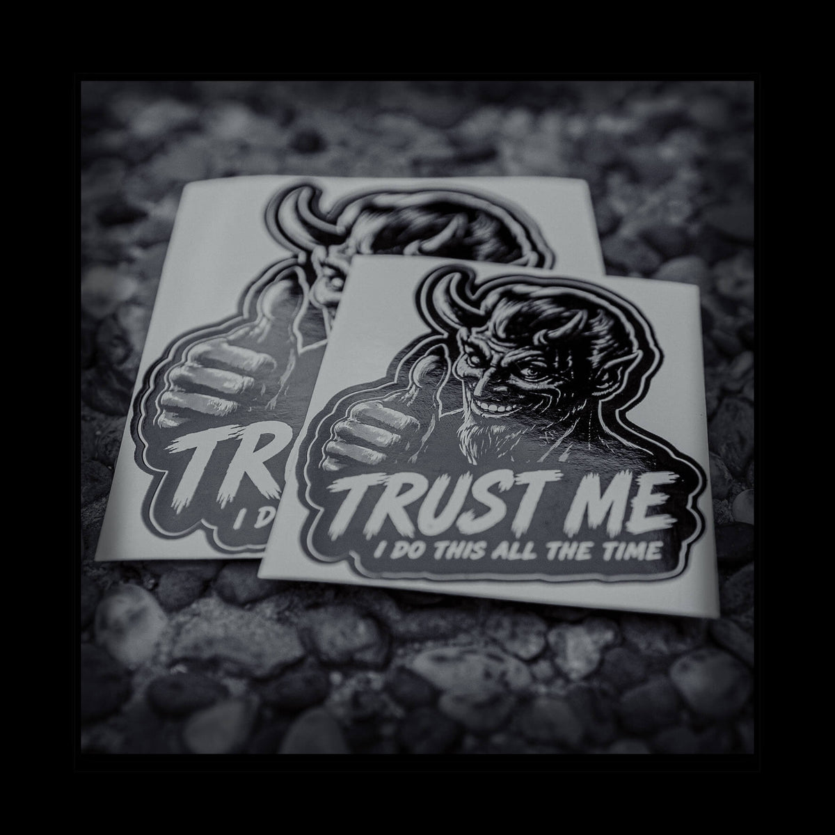 Trust Me - Aufkleber